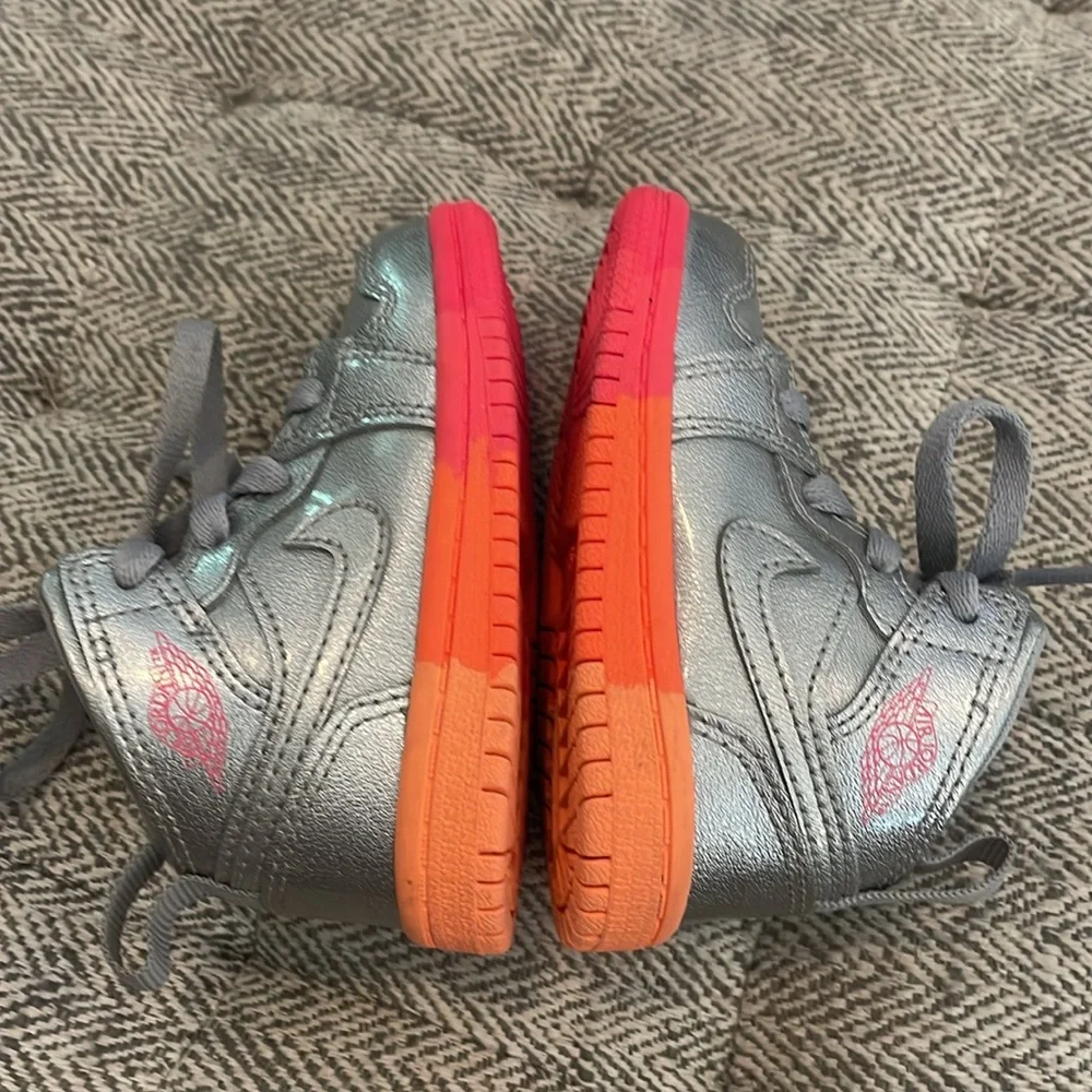 Nike Air Jordan 1 Mid Metallic Silver Pink Crimson size 5 C